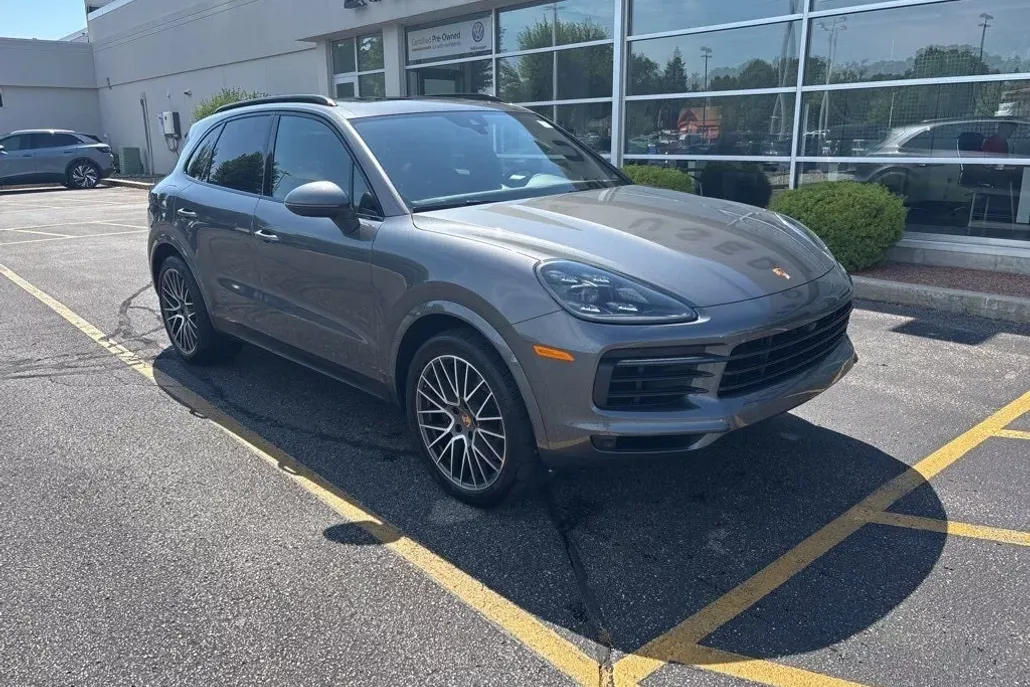 2021 Porsche Cayenne S photo 1