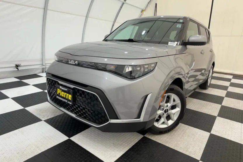 2023 Kia Soul LX photo 1