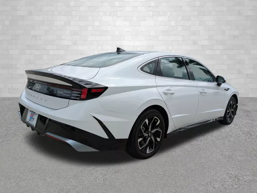 2024 Hyundai Sonata SEL photo 1