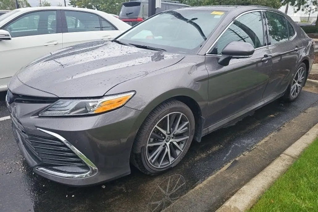 2022 Toyota Camry Hybrid XLE photo 1