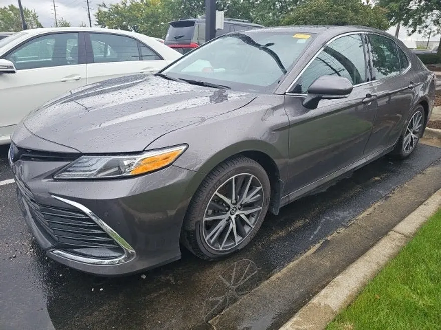 2022 Toyota Camry Hybrid XLE photo 1