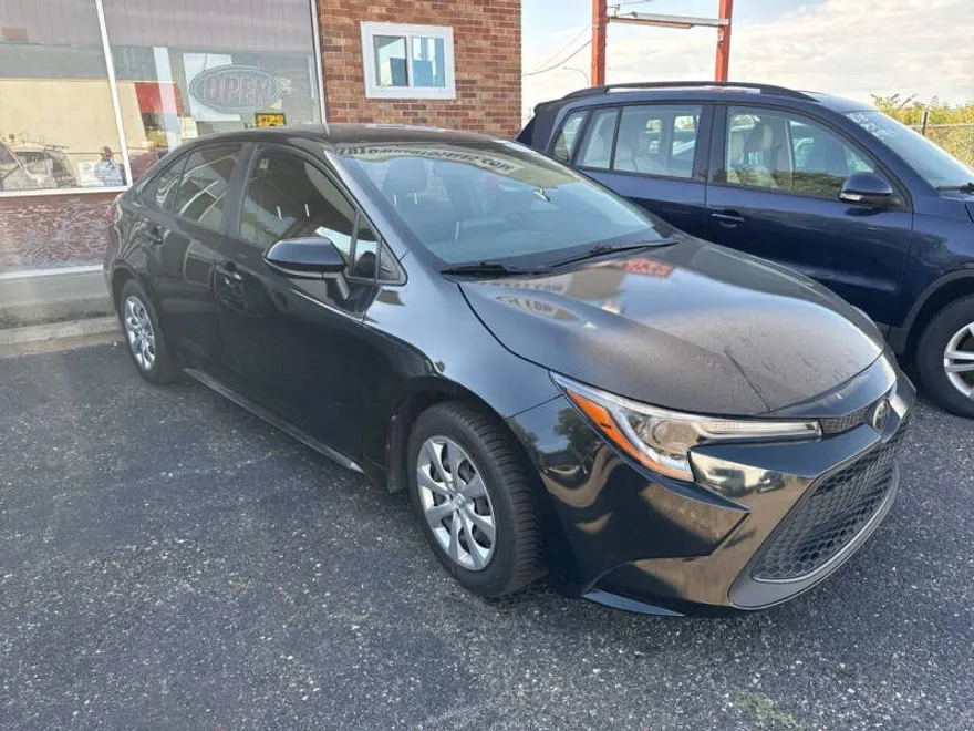 2020 Toyota Corolla LE photo 1