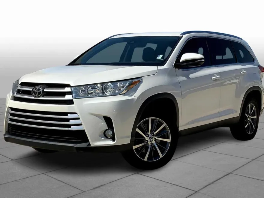 2019 Toyota Highlander XLE photo 1