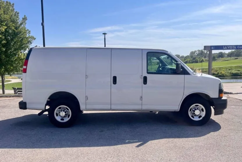 2019 Chevrolet Express 2500 Cargo Van photo 1