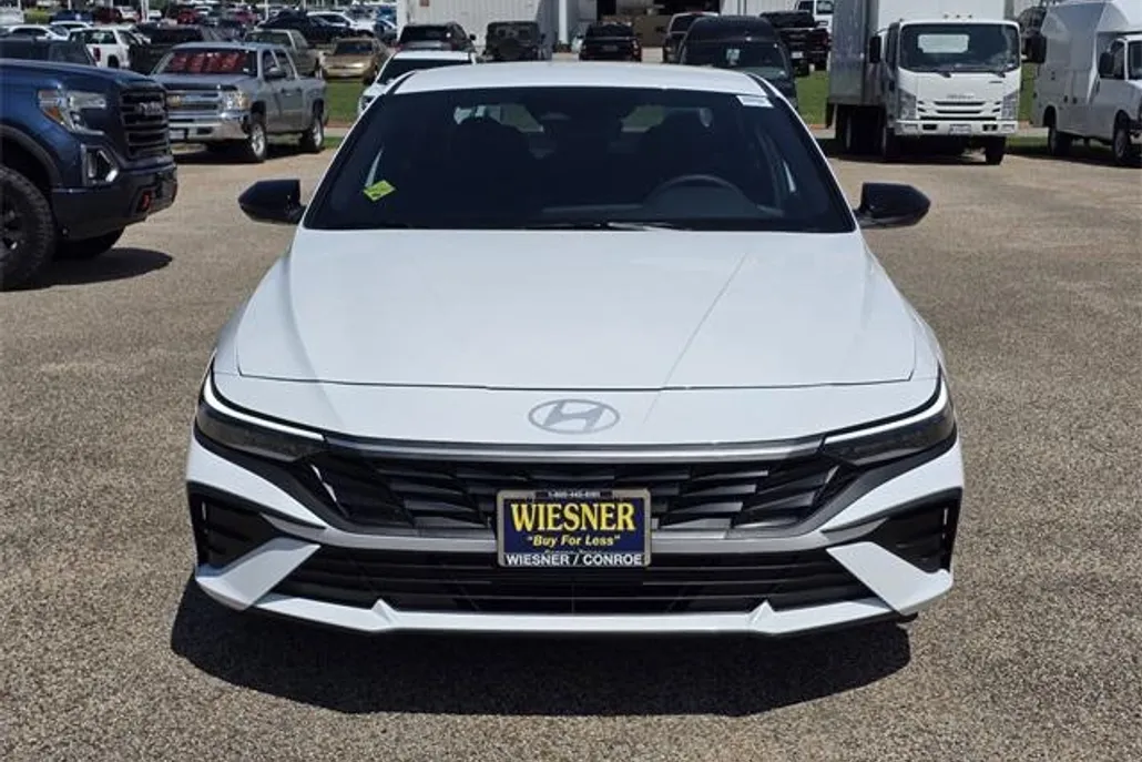 2025 Hyundai Elantra SEL Sport photo 1