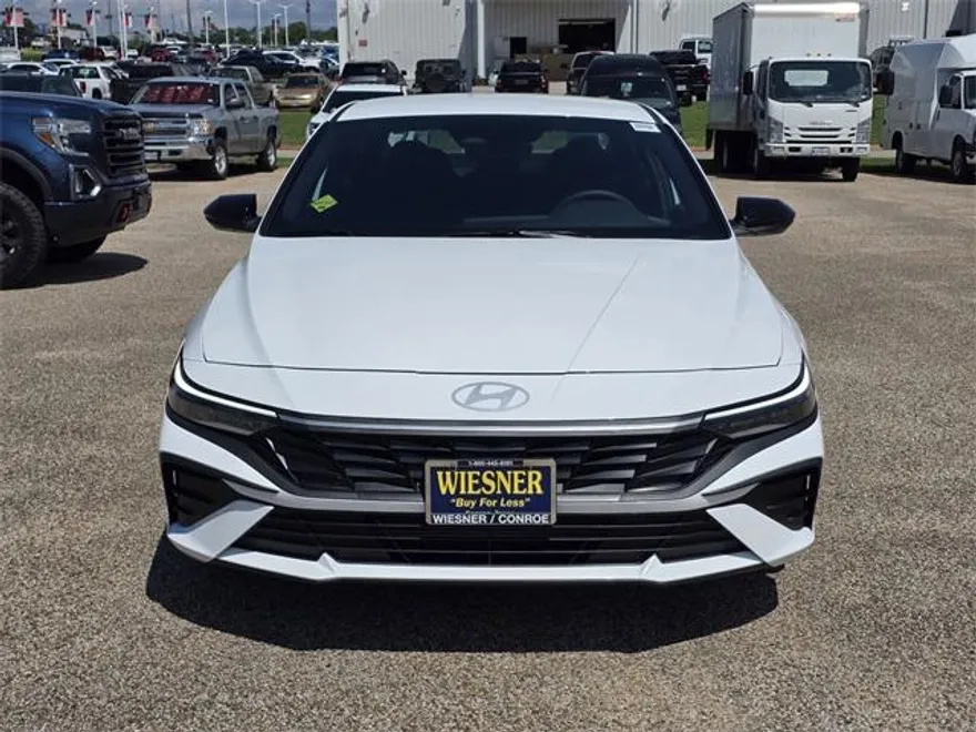2025 Hyundai Elantra SEL Sport photo 1