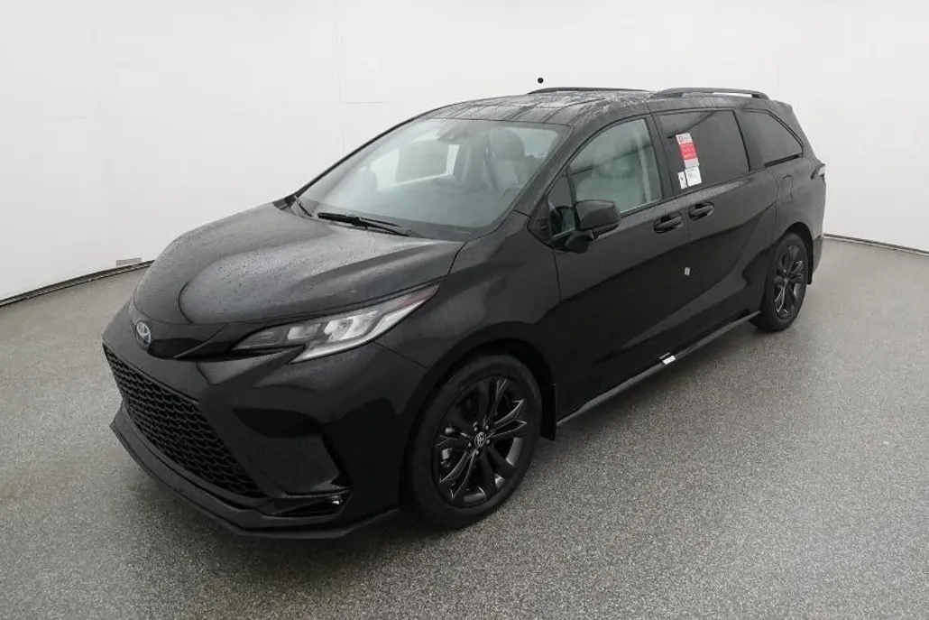 2025 Toyota Sienna XSE photo 1