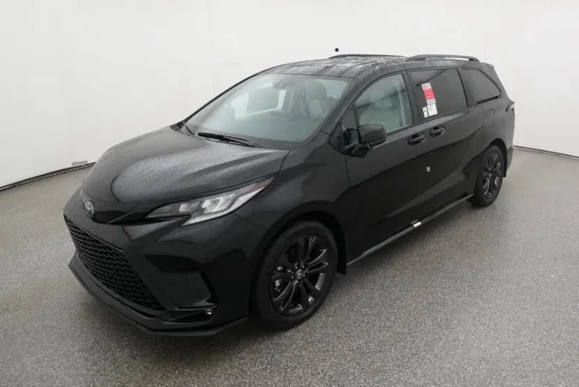 2025 Toyota Sienna XSE photo 1