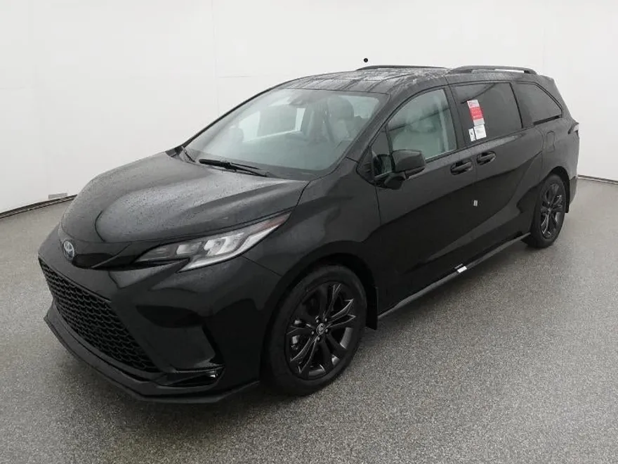 2025 Toyota Sienna XSE photo 1