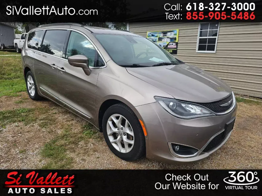 2017 Chrysler Pacifica Touring Plus photo 1