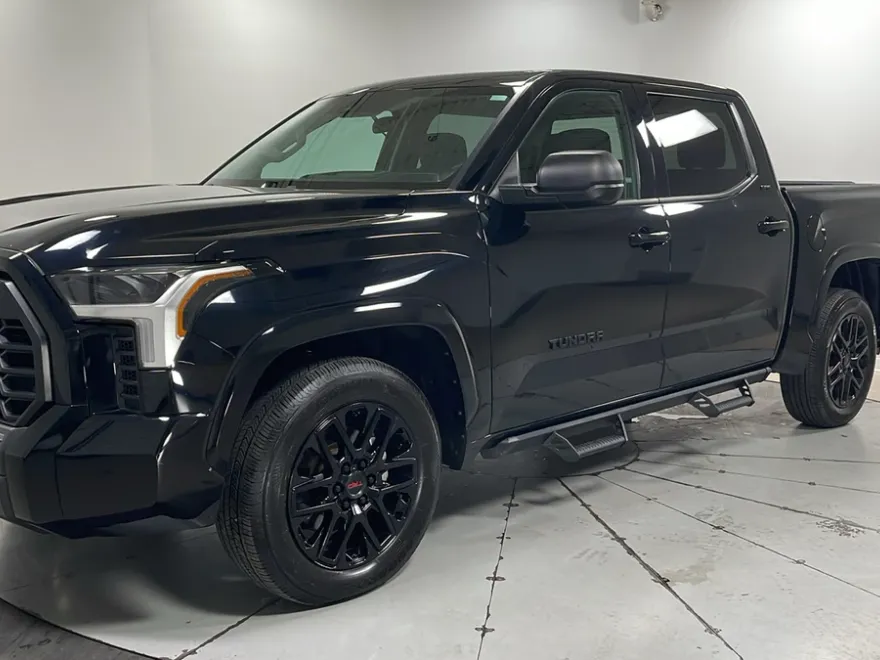 2022 Toyota Tundra SR5 photo 1