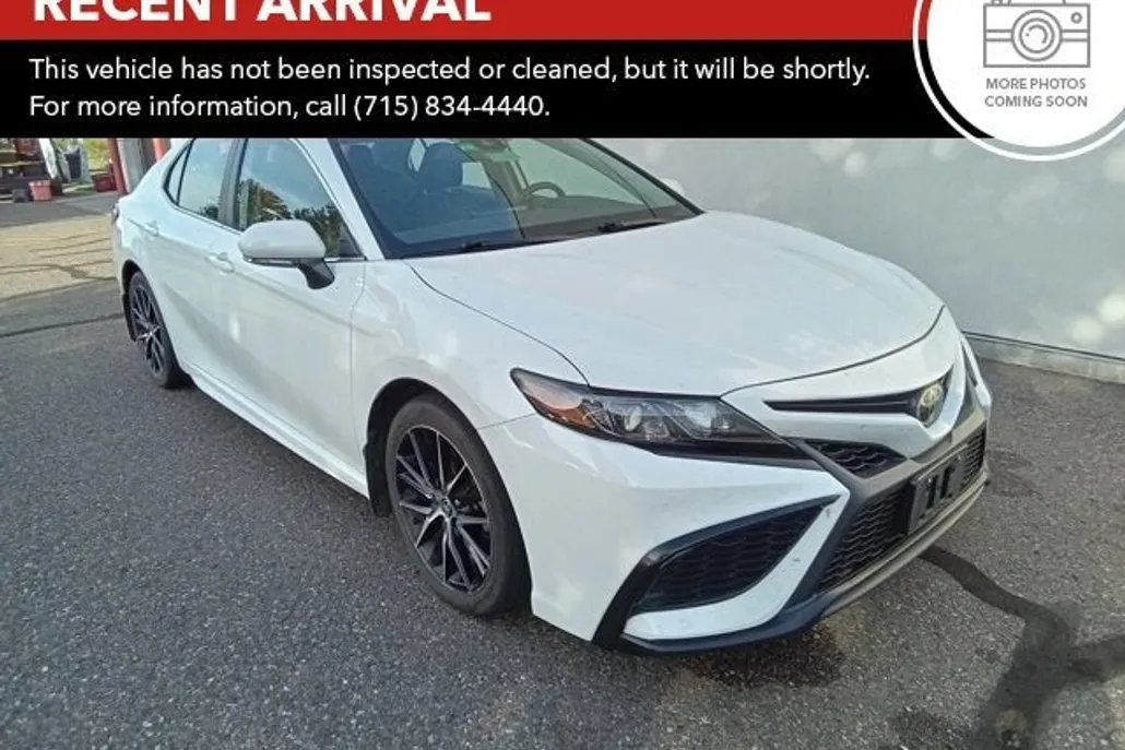 2022 Toyota Camry SE photo 1