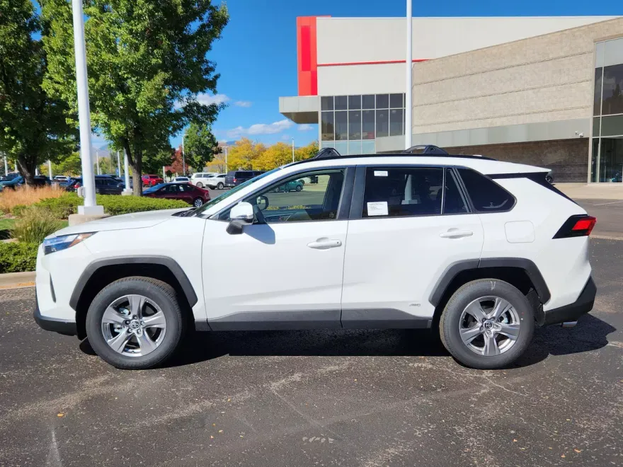 2025 Toyota RAV4 Hybrid LE photo 1