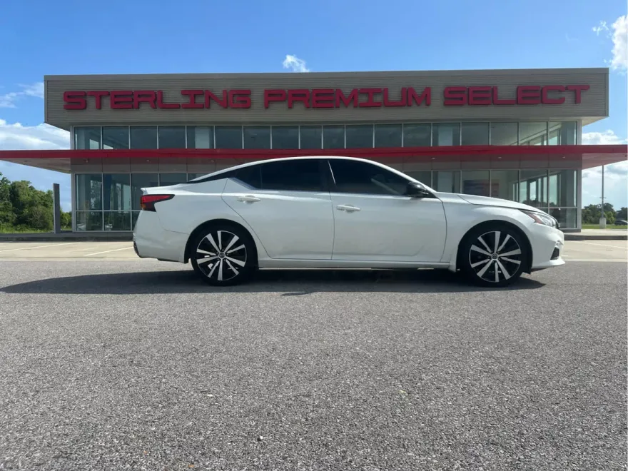 2021 Nissan Altima 2.5 SR photo 1