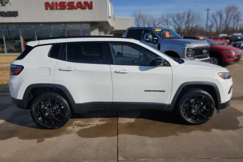 2025 Jeep Compass Latitude photo 3