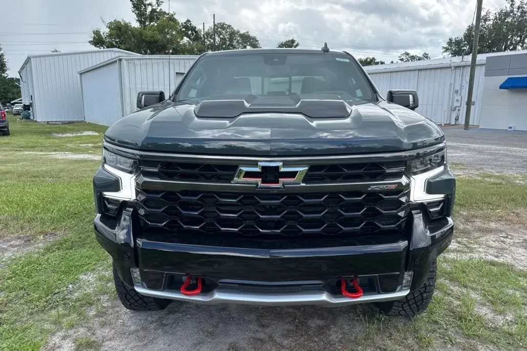 2025 Chevrolet Silverado 1500 ZR2 photo 1