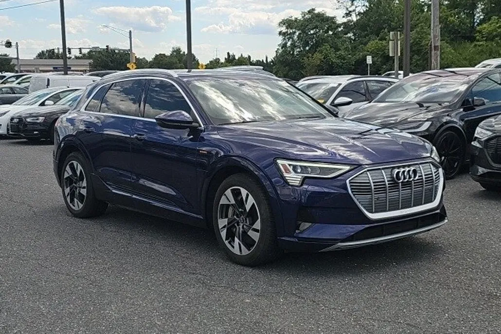 2021 Audi e-tron Premium photo 1