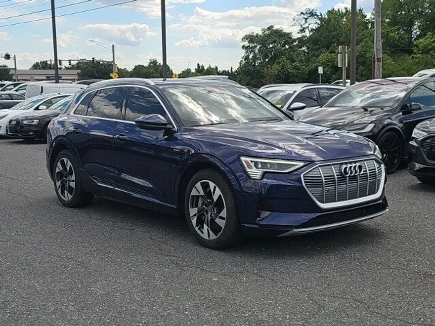 2021 Audi e-tron Premium photo 1
