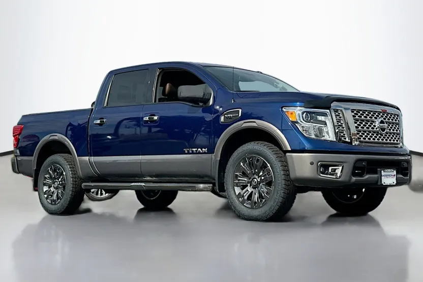 2017 Nissan Titan Crew Cab Platinum Reserve photo 1