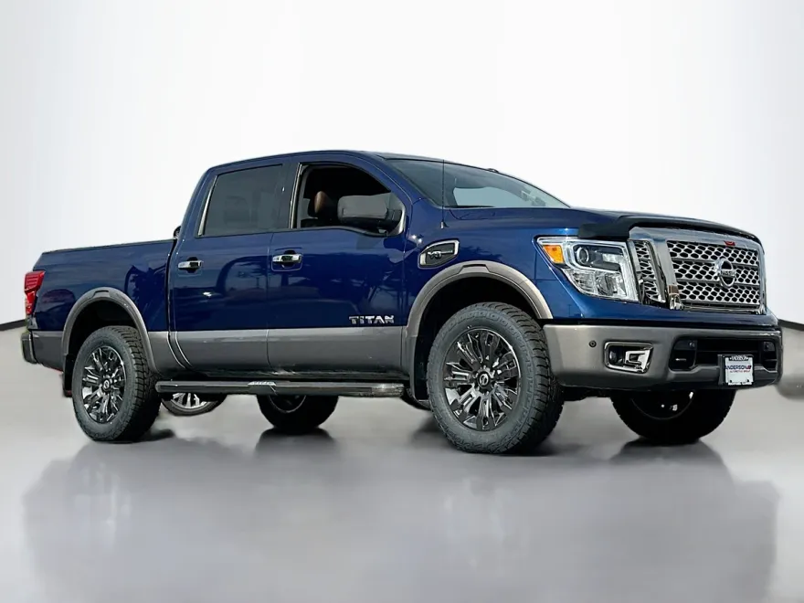 2017 Nissan Titan Crew Cab Platinum Reserve photo 1