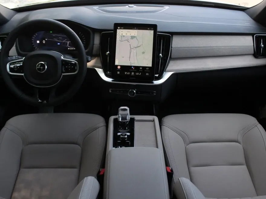 2026 Volvo XC90 B5 Plus photo 1