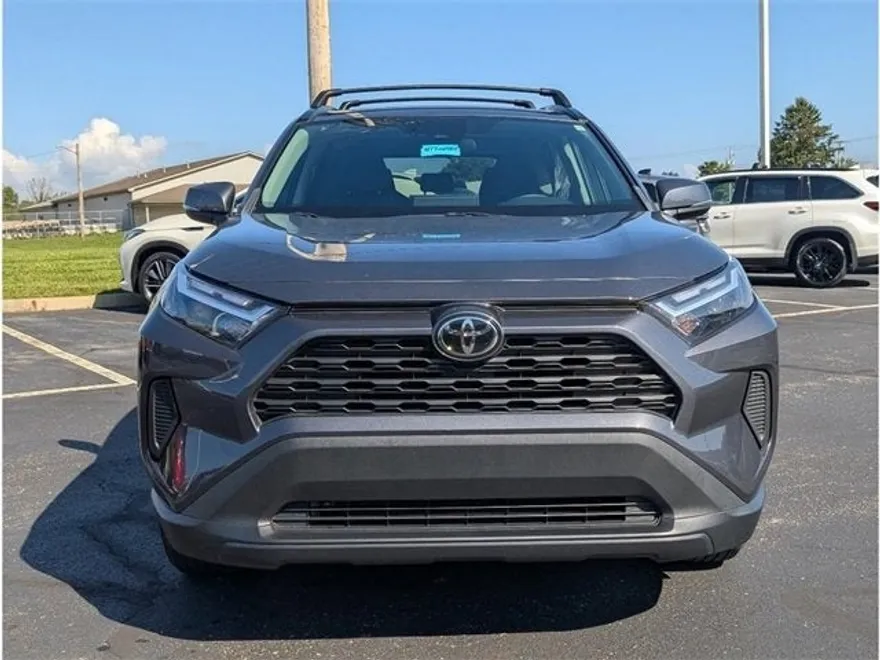 2022 Toyota RAV4 XLE photo 1