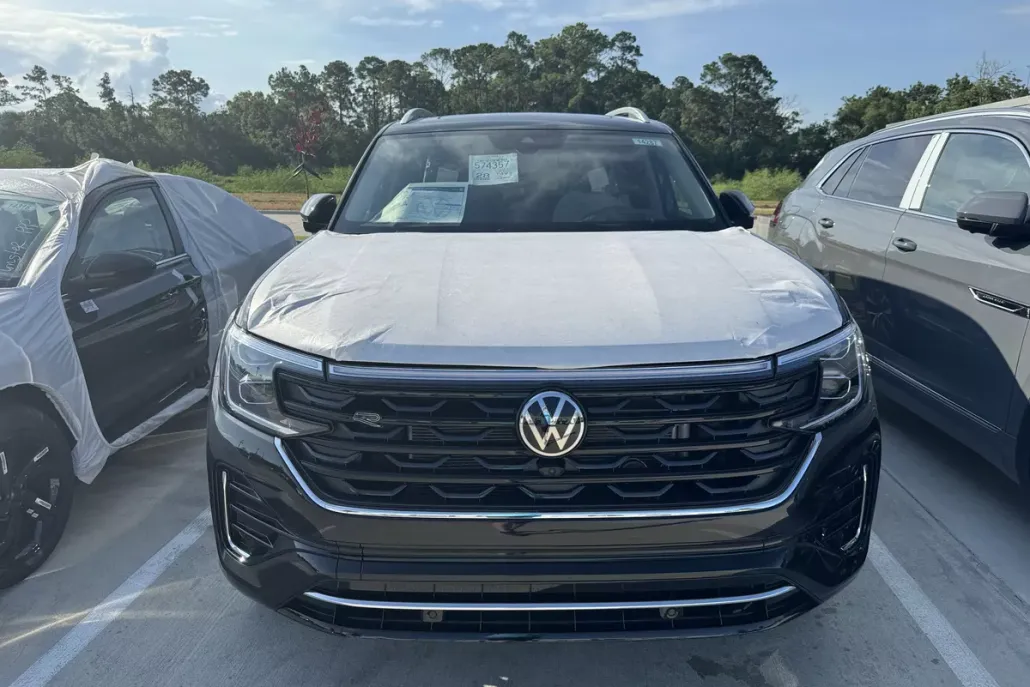 2025 Volkswagen Atlas SEL Premium R-Line photo 1