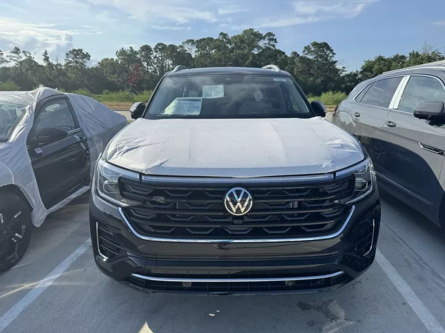 2025 Volkswagen Atlas SEL Premium R-Line photo 1