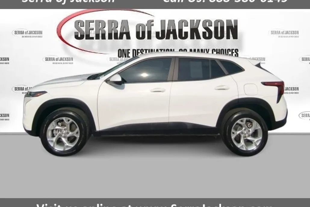 2024 Chevrolet Trax LS photo 1