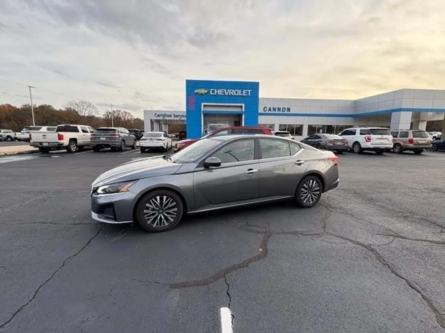 2023 Nissan Altima 2.5 SV photo 1