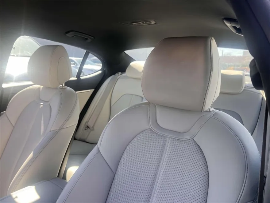 2024 Genesis G70 2.5T photo 17