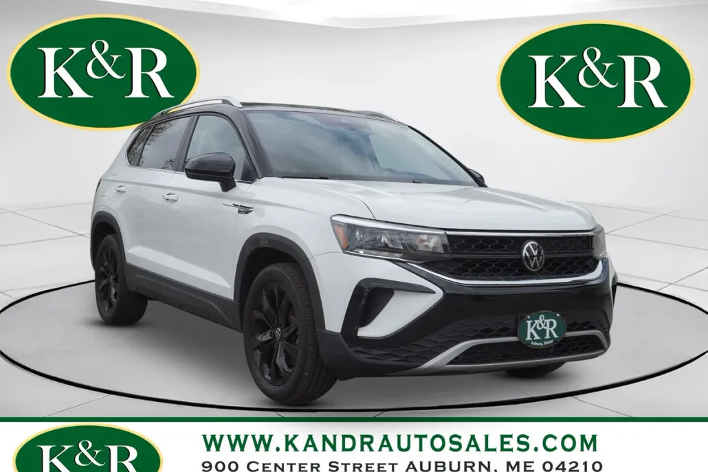 2023 Volkswagen Taos SE photo 1