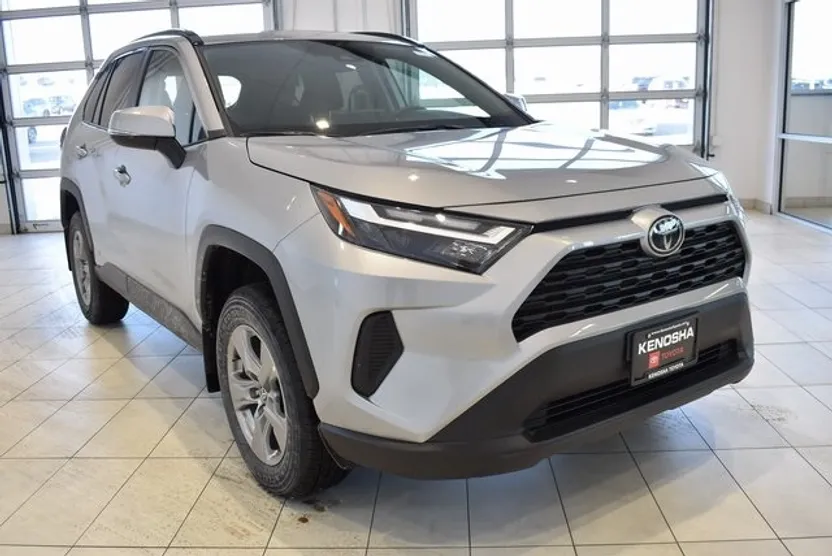 2025 Toyota RAV4 Hybrid XLE photo 1