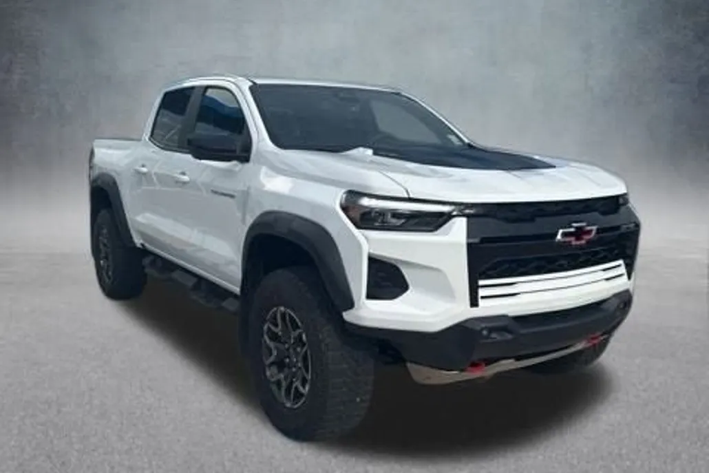 2024 Chevrolet Colorado ZR2 photo 1