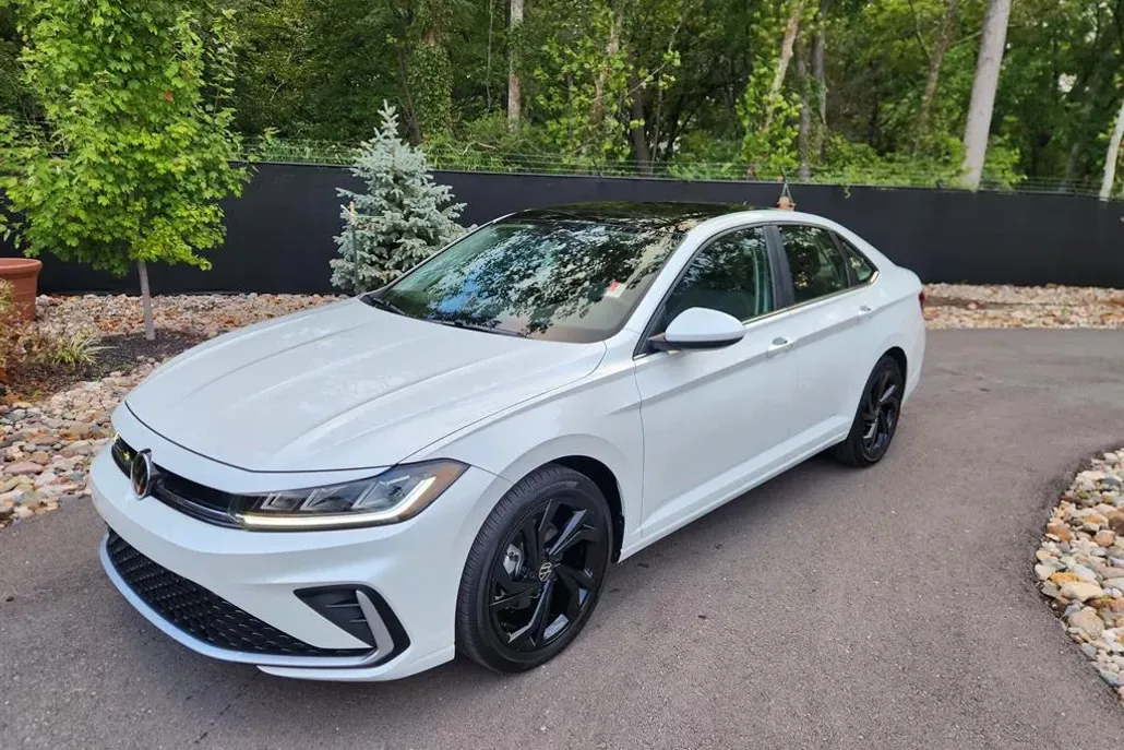 2025 Volkswagen Jetta 1.5T SE photo 1