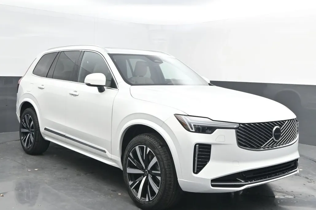 2026 Volvo XC90 B5 Core photo 1