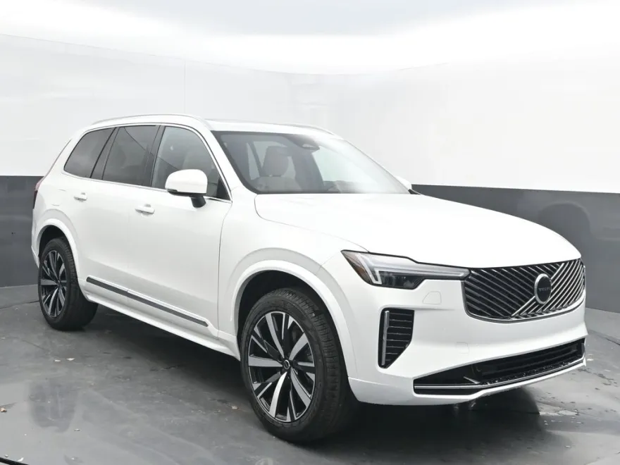 2026 Volvo XC90 B5 Core photo 1