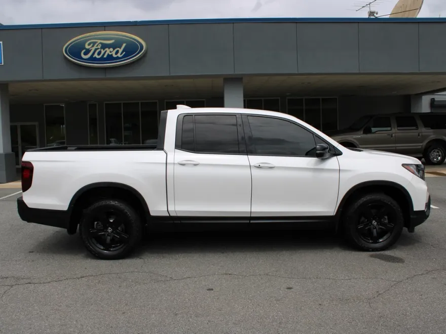 2023 Honda Ridgeline Black Edition photo 1