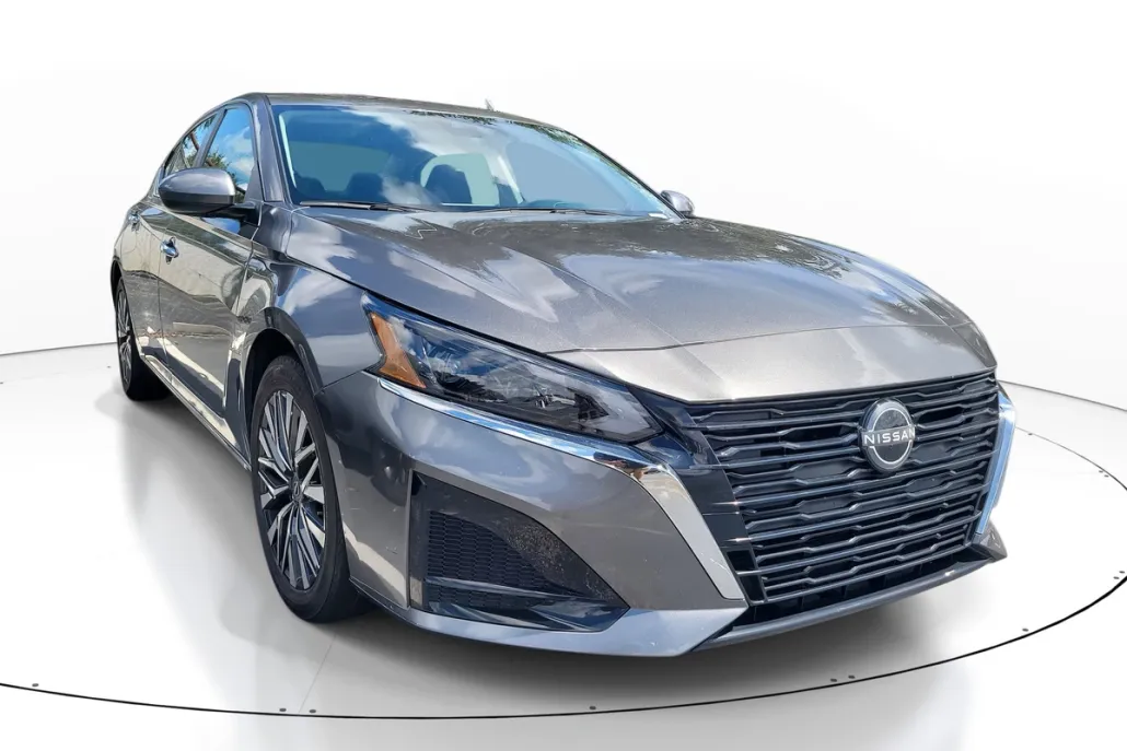 2023 Nissan Altima 2.5 SV photo 1