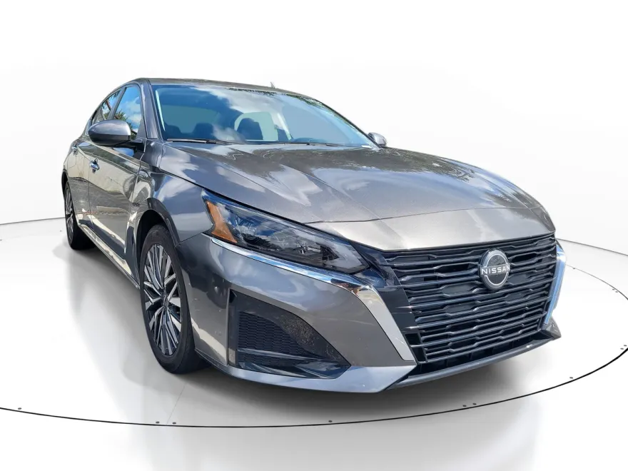 2023 Nissan Altima 2.5 SV photo 1