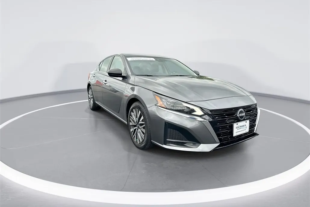 2024 Nissan Altima 2.5 SV photo 1