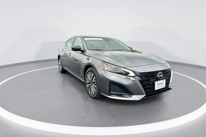 2024 Nissan Altima 2.5 SV photo 1