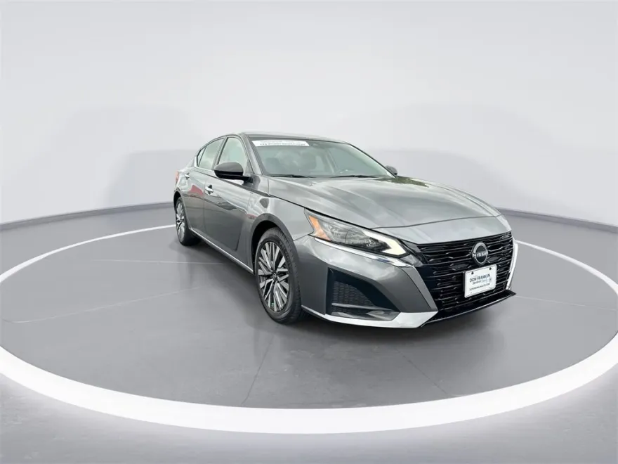 2024 Nissan Altima 2.5 SV photo 1