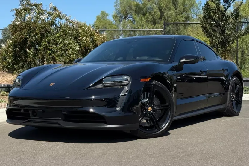 2023 Porsche Taycan photo 1