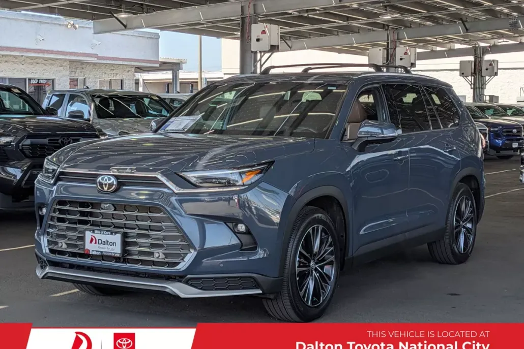 2024 Toyota Highlander Hybrid MAX Platinum photo 1