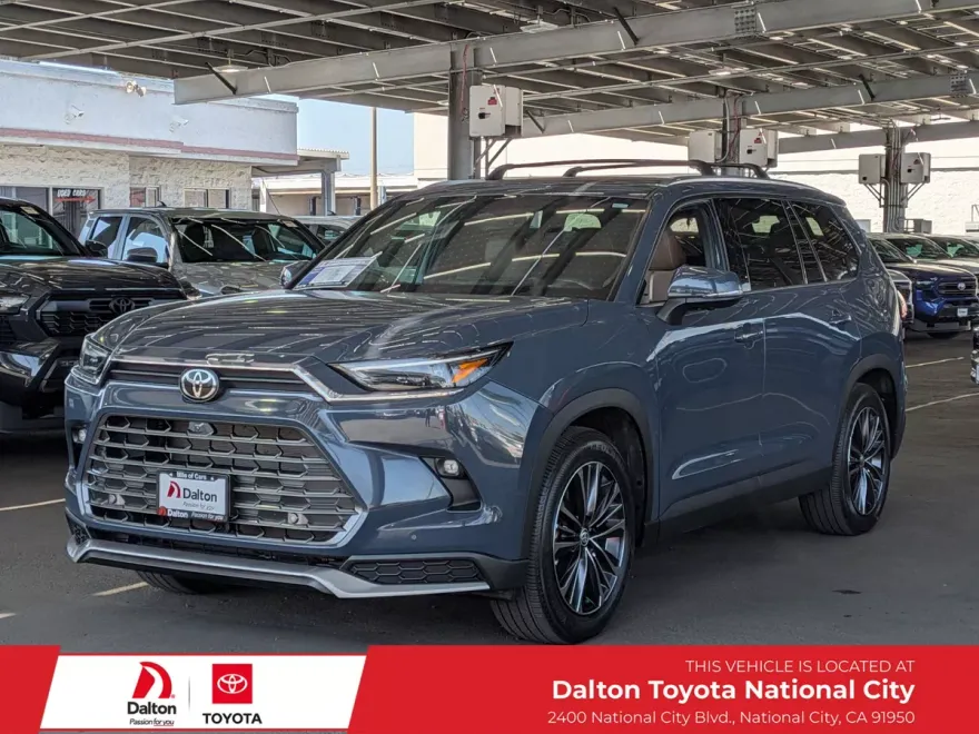 2024 Toyota Highlander Hybrid MAX Platinum photo 1