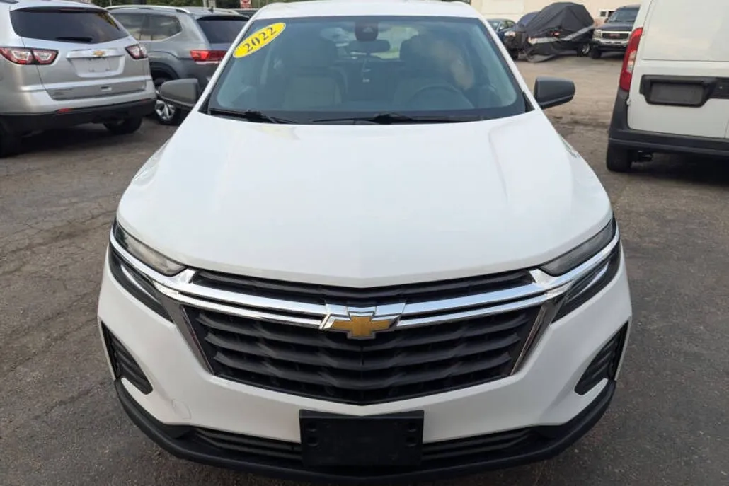 2022 Chevrolet Equinox LS photo 1