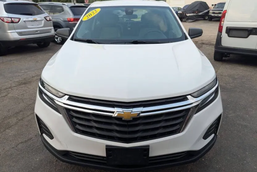 2022 Chevrolet Equinox LS photo 1