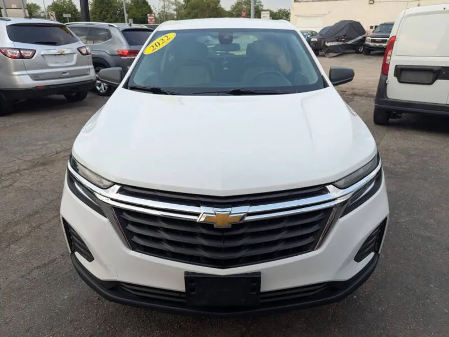 2022 Chevrolet Equinox LS photo 1