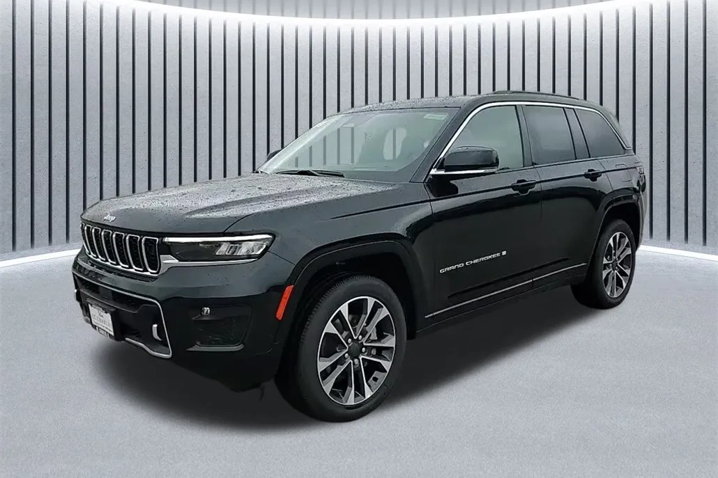 2025 Jeep Grand Cherokee Overland photo 1